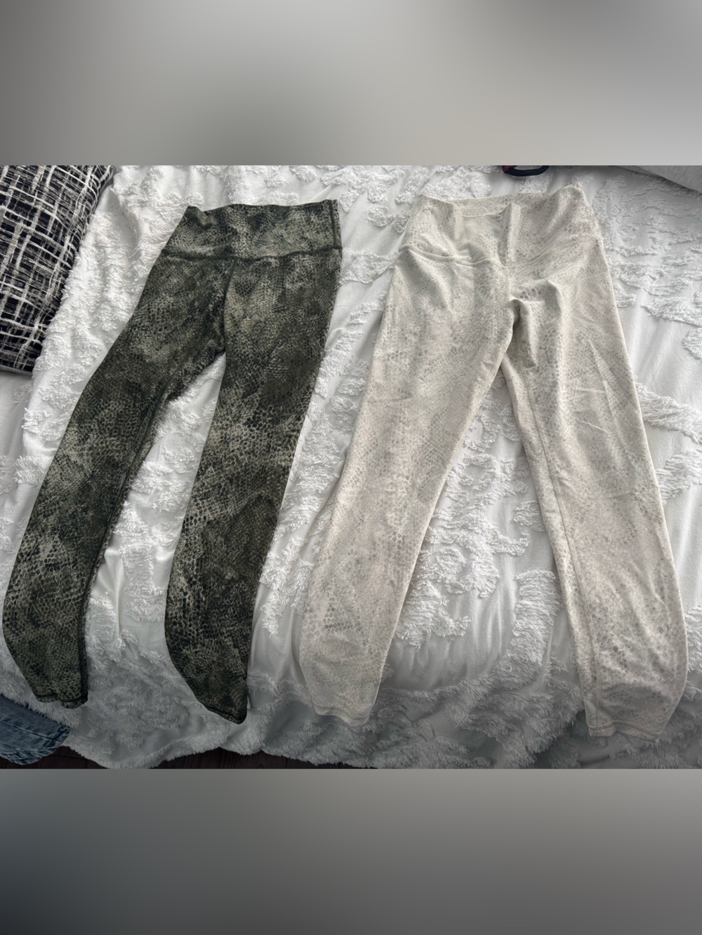 Old Navy Snake-Print Workout Leggings - Cream and Olive